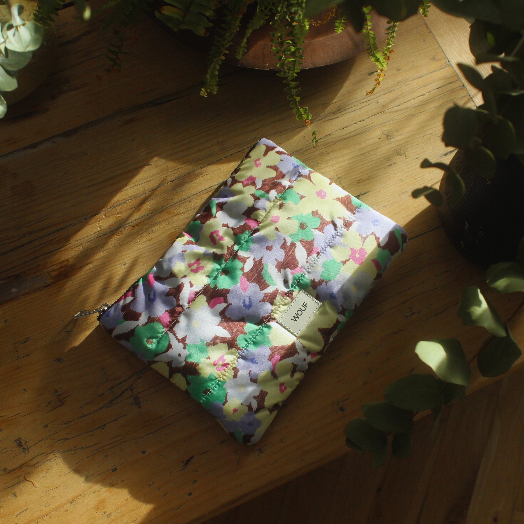 lola pouch